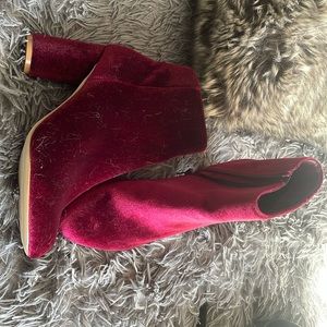 Super cute velvet ankle boots